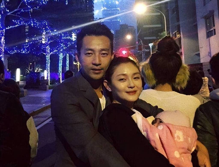 顶多就是小s又窜了,汪小菲生气推搡小s,然后大s拦着,于是夫妻之间吵了