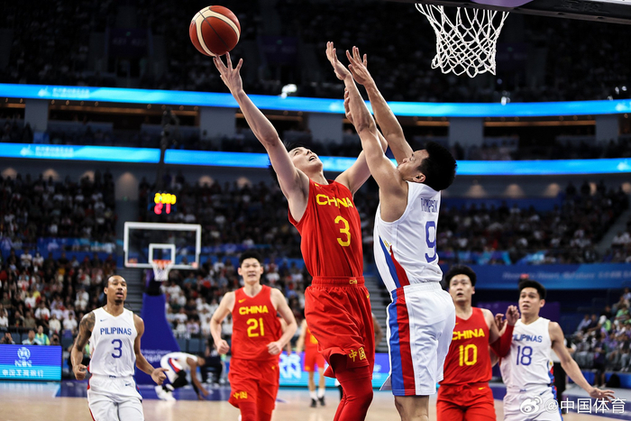 1/ 4杭州亚运会男篮半决赛,第三节比赛结束,中国男篮62-50暂时领先