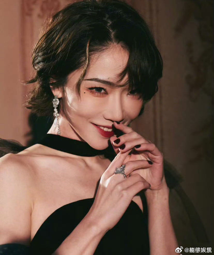 刘恋素颜好清纯