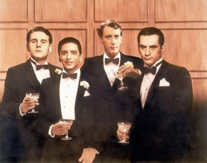 面条出狱后得知麦克斯以挖墓为幌子,做着走私酒水的行当,而且都有给