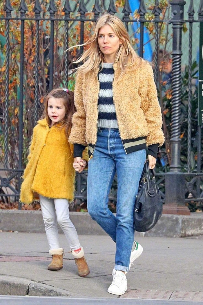 西耶娜米勒siennamiller与女儿marlowe的往日街拍