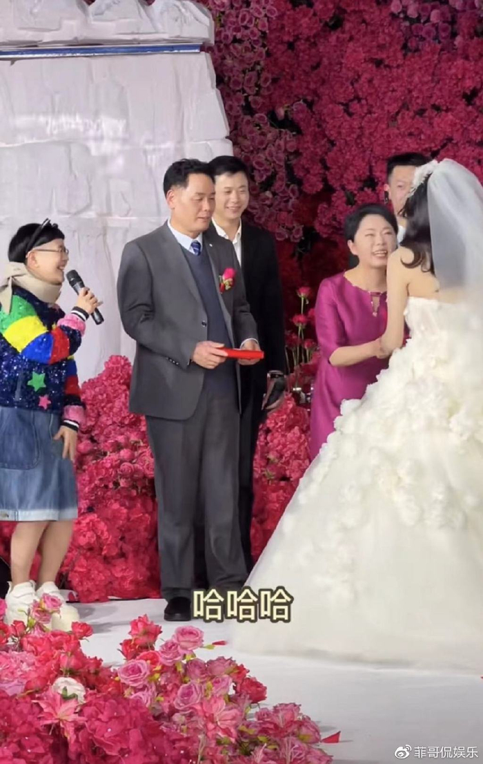刘纯燕事件再发酵!参加网红婚礼引众怒,她该如何挽回声誉?|王宁|同林鸟|夫妻|沉默|金龟子_新浪娱乐_新浪新闻