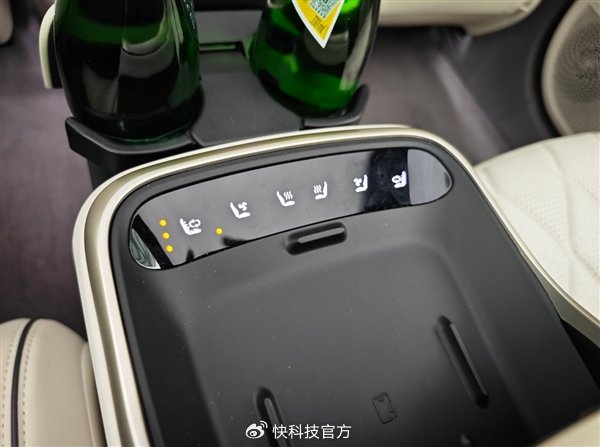 零重力座椅,华为智驾,音响全维升级!试驾阿维塔11 2024款