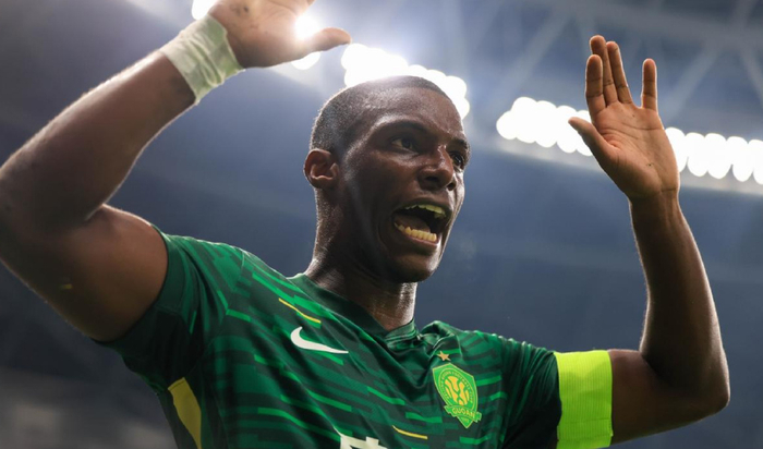 一场4-2让金靴之争白热化，国安锋霸狂轰21球，只落后头号射手1球