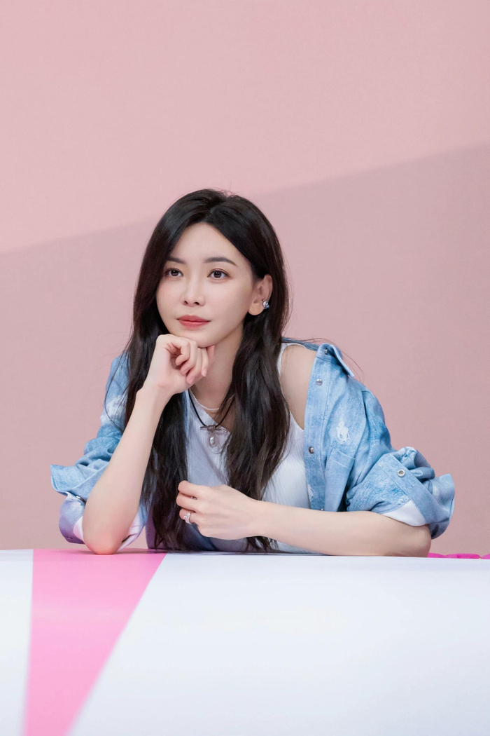 于文文在孤独中学会自洽,一个人生活一个人学习一个人熬过了很多时刻