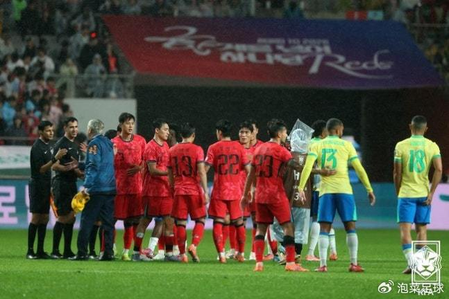 韩足晚报——0-5之后，洪明甫还会坚持三中卫吗？