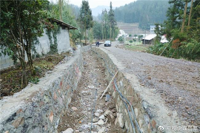 湖北利川:沟渠治理护农田 排水通畅解民忧|村民|山洪|利川市|湖北省|恩施市_新浪新闻