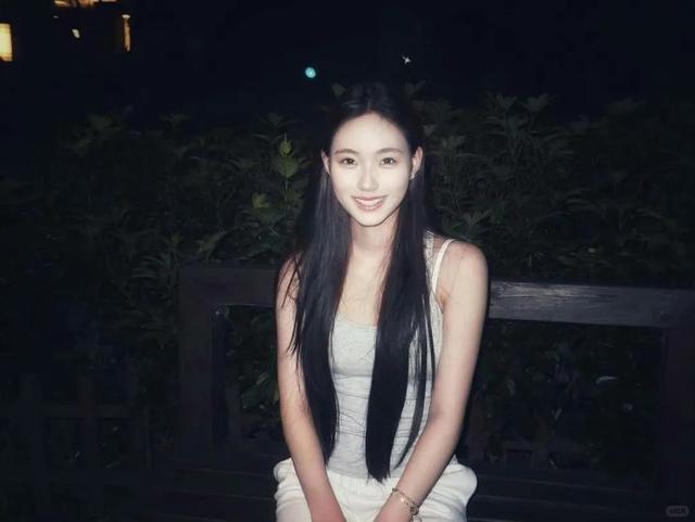 小S二女儿晒近照配文你永远在我身边
