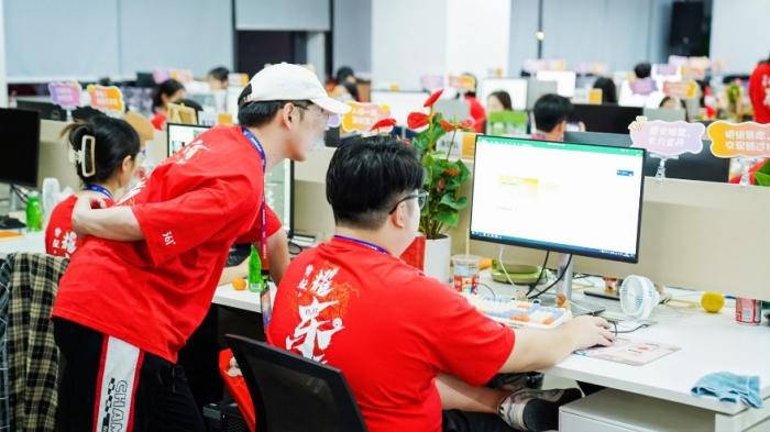 拼多多11.11:95后给父母升级老人鞋,全球好物涌入三四线城市|司留留|国货|女装|电子商务|鲁花_新浪新闻