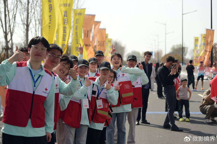 河南郑州与开封看2024郑开马拉松赏比赛精彩瞬间