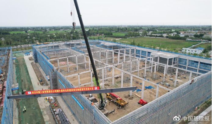 四川中烟烟叶原料仓库建设项目钢梁首吊大吉