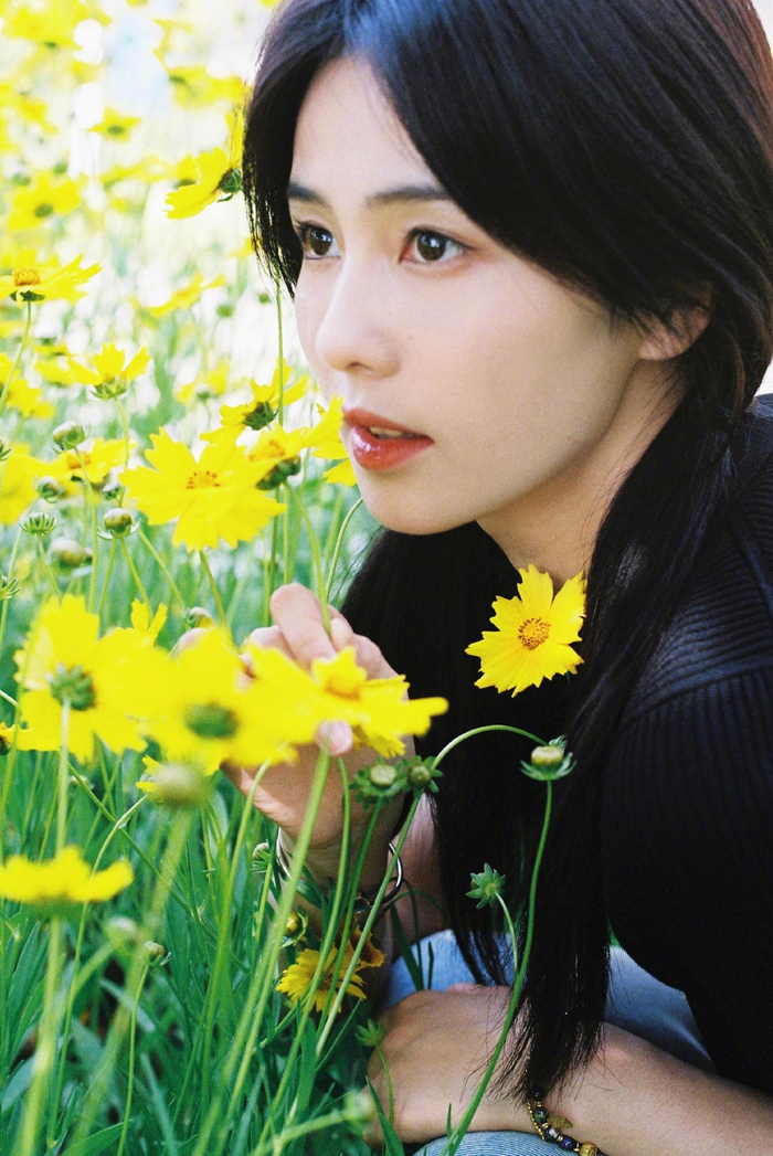 白鹿520写真来啦!双马尾的小朋友,这个520有你很幸福__财经头条