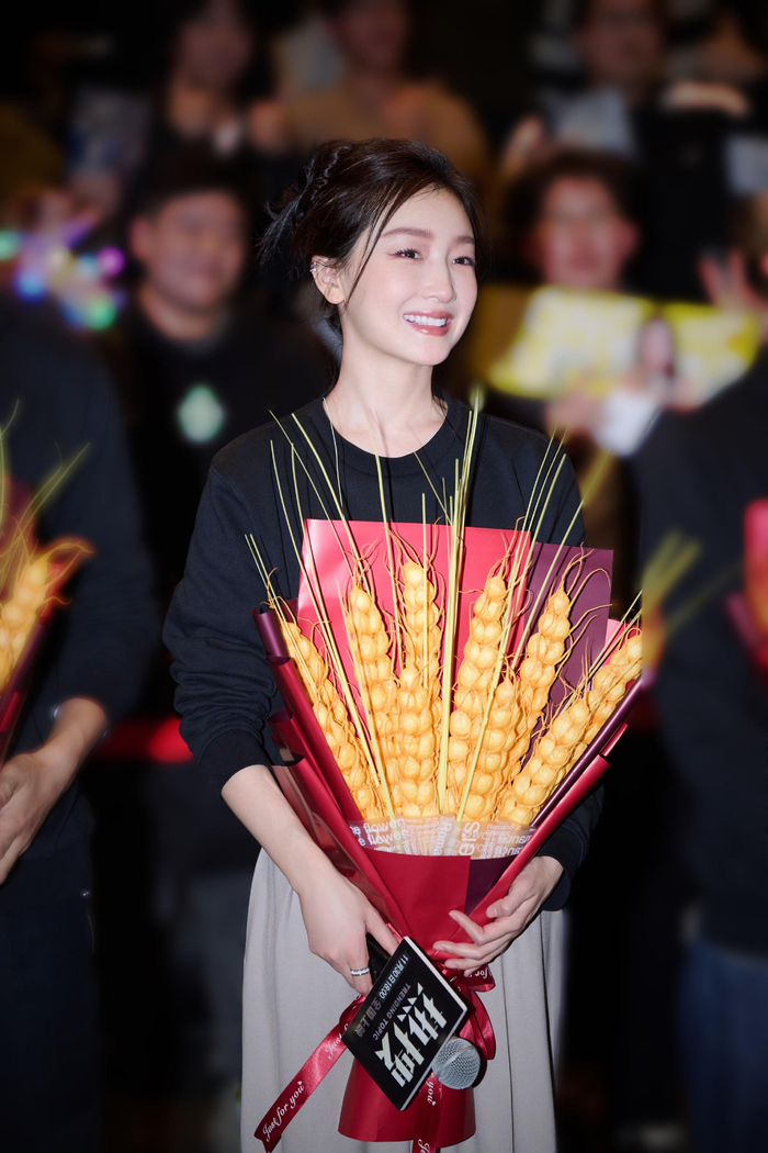 迷雾背后真假难辨陈妙周冬雨带你观热搜众生相