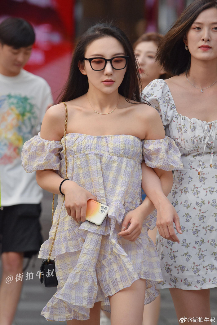 穿短裙的小姐姐