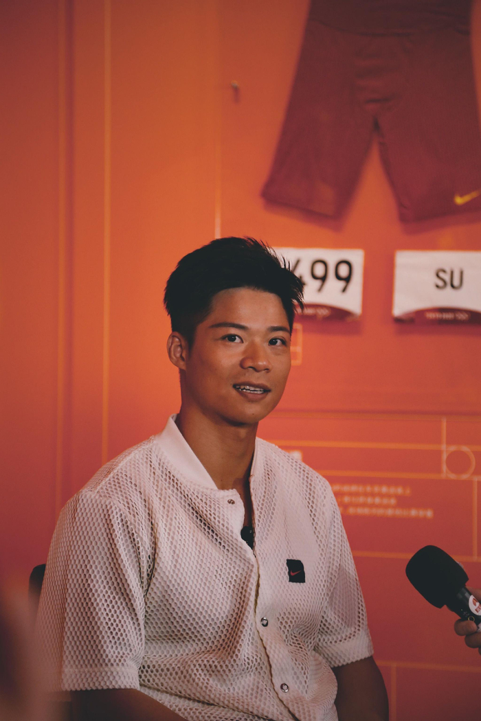 边界看到了中国女篮的奥运会装备;阿联曾经征战的球衣;又见苏炳添苏神