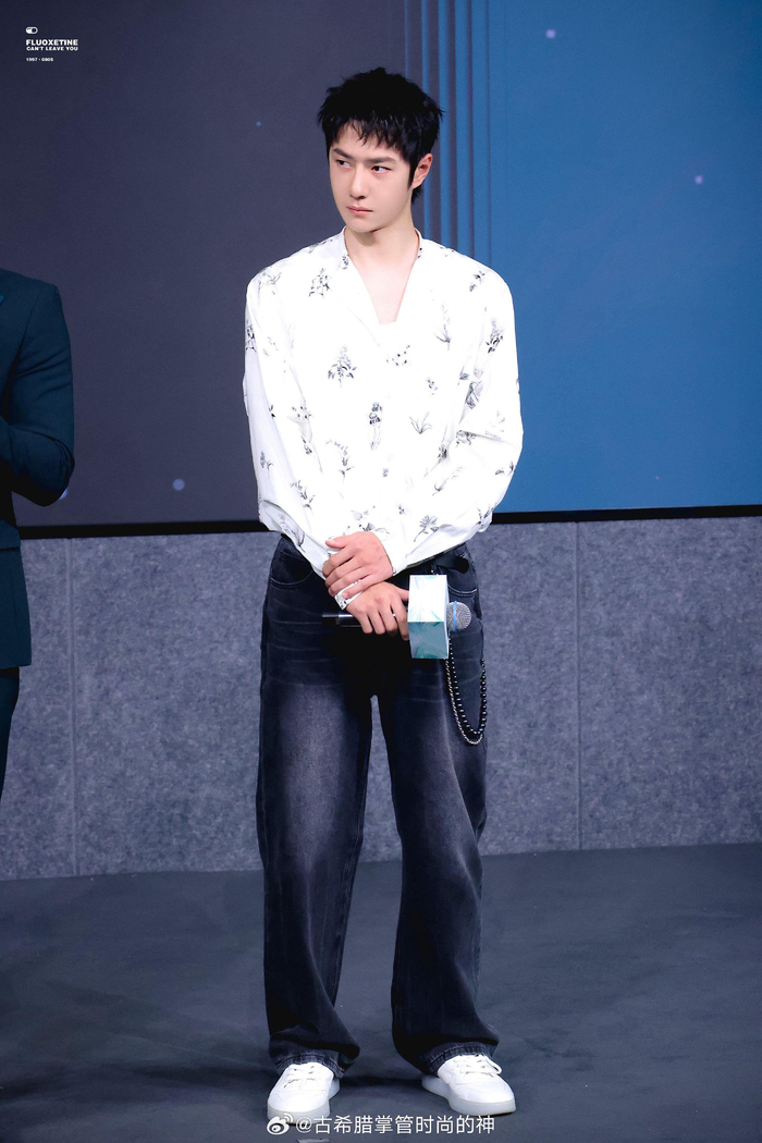 王一博0812线下活动同款|清爽的植物系穿搭