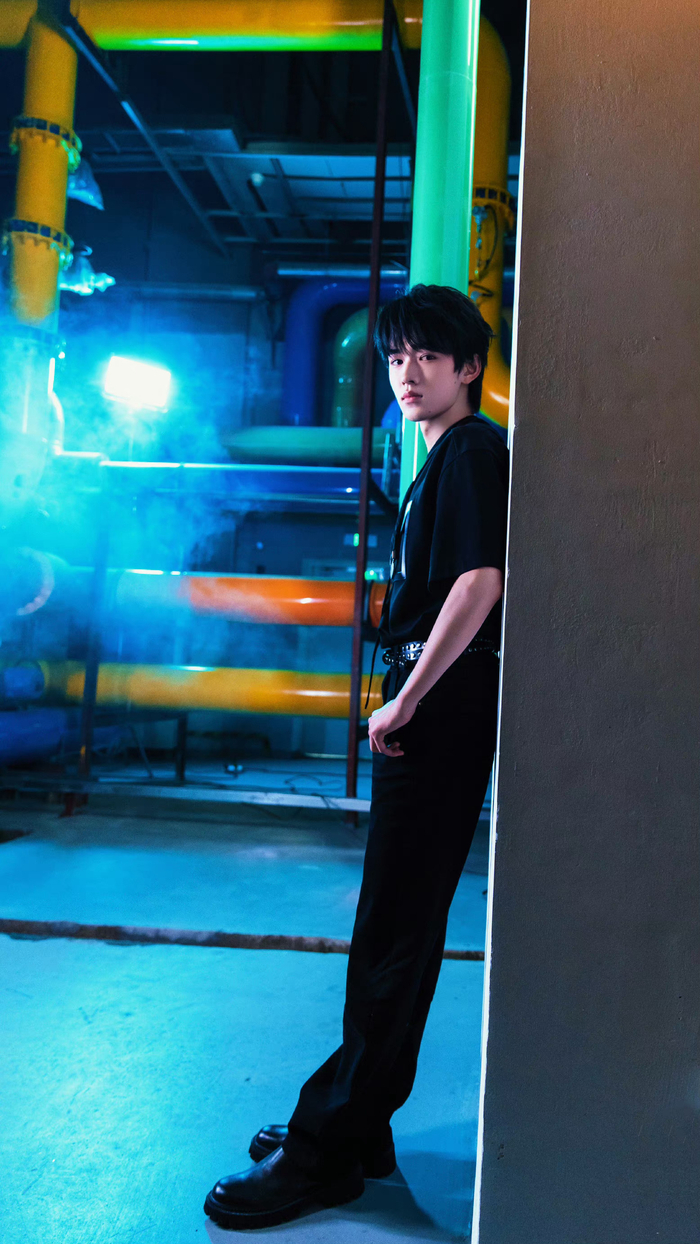 宋亚轩全员加速中宣传片演悬疑片既视感