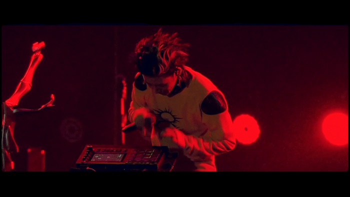 小鬼繁忙的行程在车里直播没错