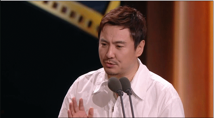 章子怡沈腾微博电影之夜领奖台上被主持人cue两人合作演夫妻