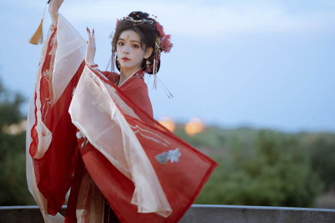 张予曦古风造型啊啊啊任何人没有看过这一组的我都会伤心的ok