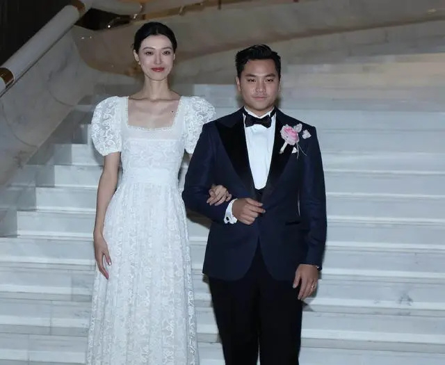 张艾嘉独子大婚,多位大咖并排自拍,王大陆陈柏霖中途跑去吃汉堡