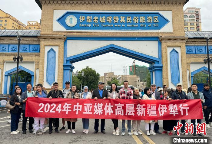 塔吉克斯坦,乌兹别克斯坦等中亚国家的14家主流媒体代表参访新疆伊宁