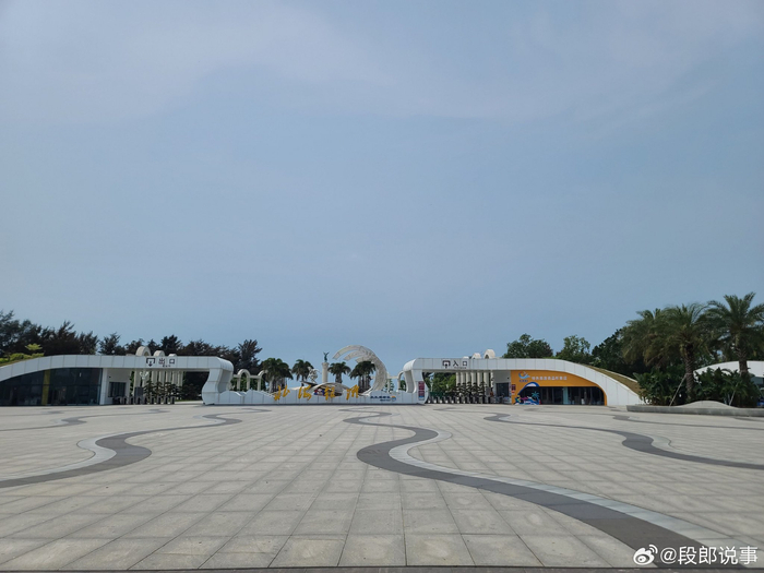 北海银滩号称天下第一美滩,是北海市的著名的旅游景点,位于广西壮族