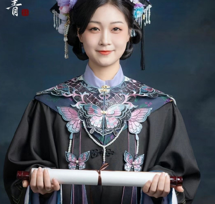 簪花学士帽火了,大学生拍毕业照也要追国风|国风_新浪新闻