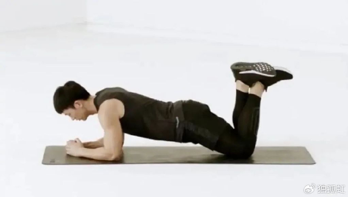 腰椎间盘突出千万不能做这个动作|仰卧起坐|腰椎|腰椎间盘突出_新浪