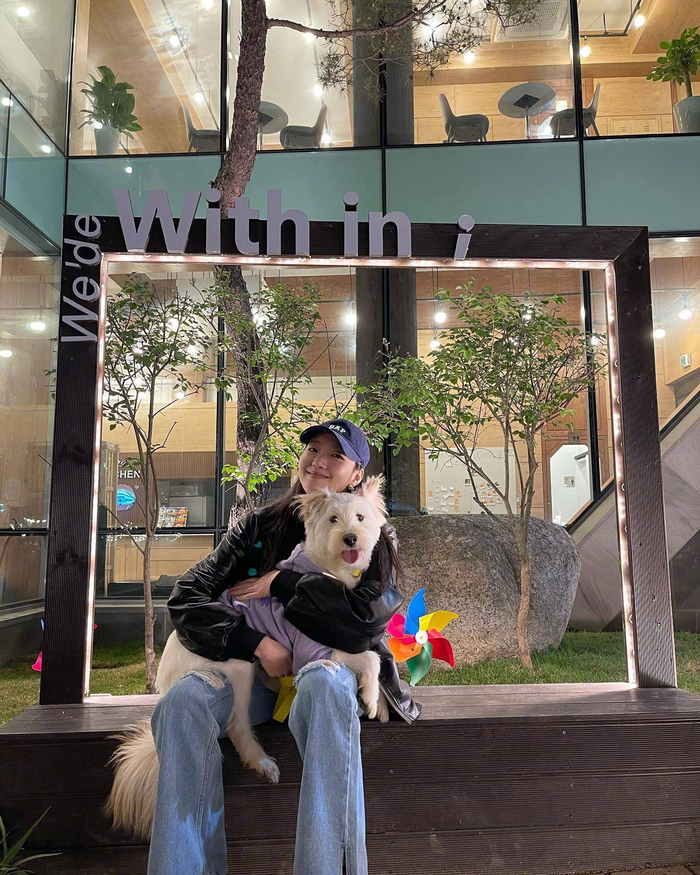 金高银近日ins更新 日常生活照都充满了温柔舒服的感觉