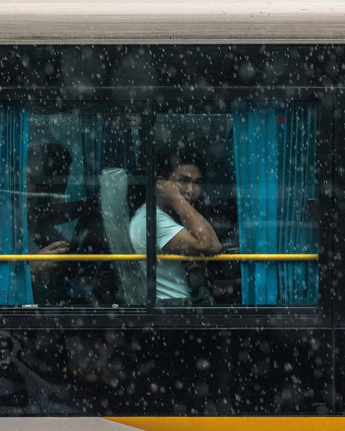 雨天车窗图片高清唯美图片