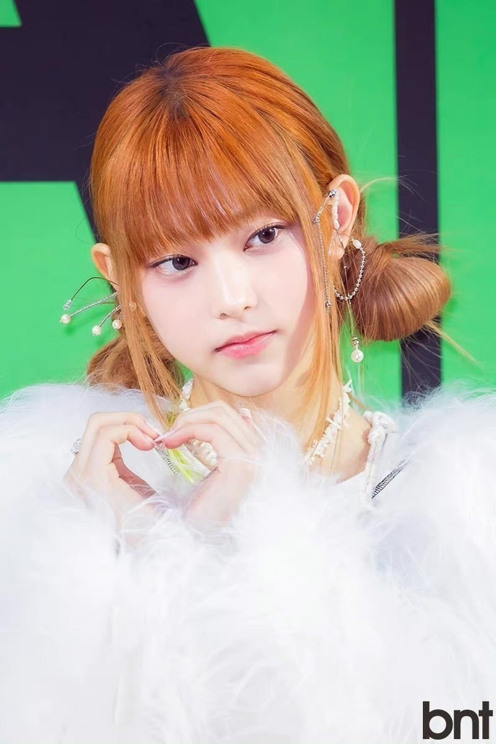 mma女爱豆怼脸镜头照