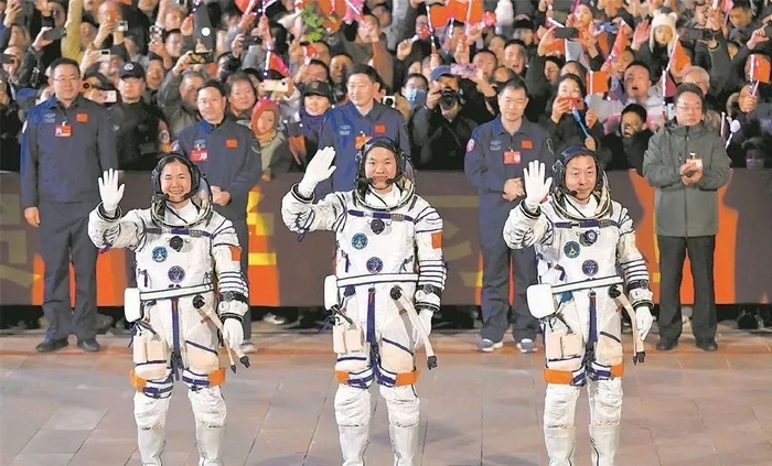 神舟十九航天员背景曝光,我发现了普通人最稀缺的三种能力|宋令东|蔡旭哲|王浩泽_新浪新闻