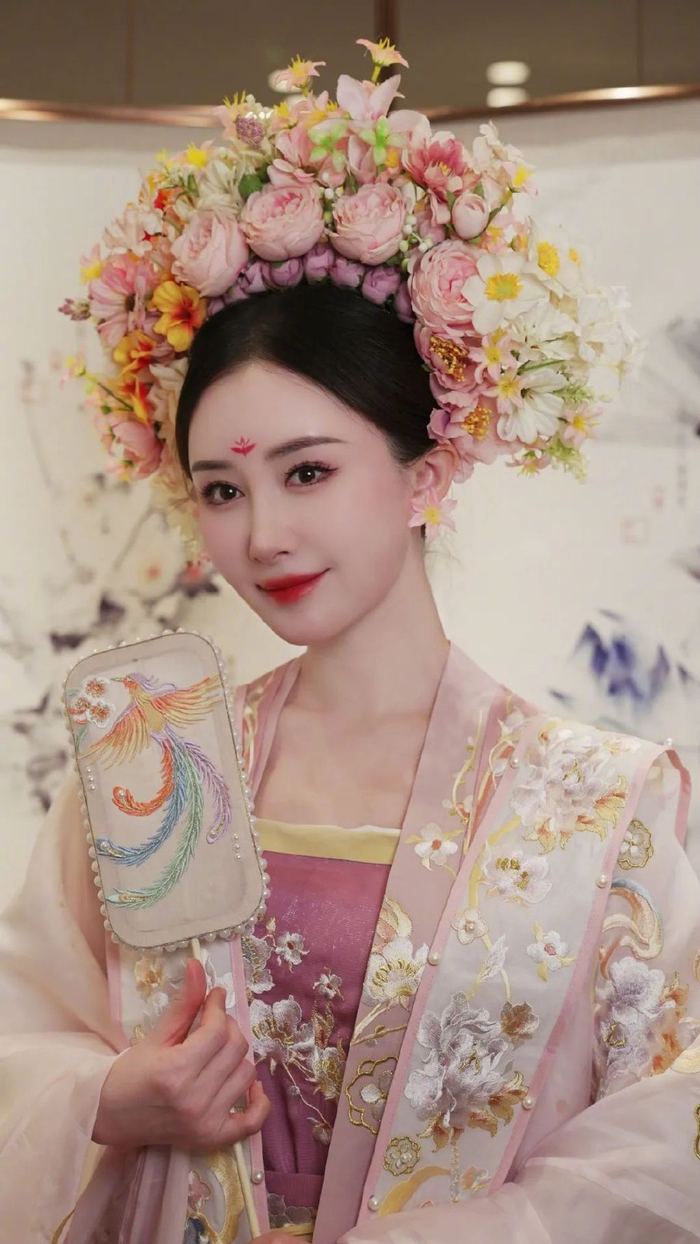 舒畅悄悄变样了?近照撞脸多位女明星,辨识度下降变网红脸