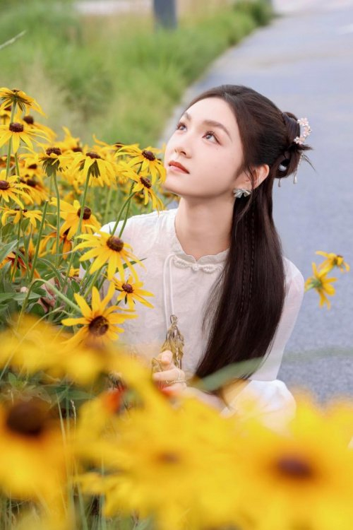 贺美琦北京卫视滚烫歌会诠释少年中国说