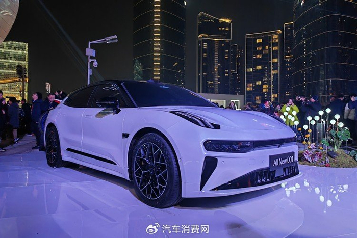 800v平台下的电动猛兽全新极氪001售价269万起