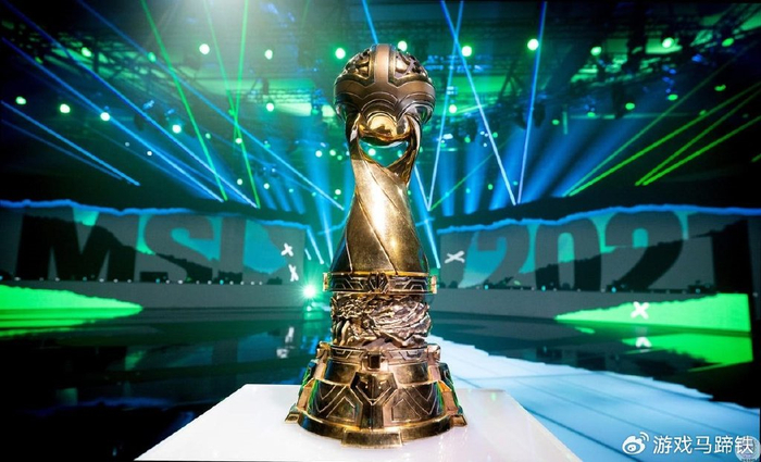 上一次韩国赛区拿下msi的奖杯,还要追溯到7年前的2017年,当时由skt
