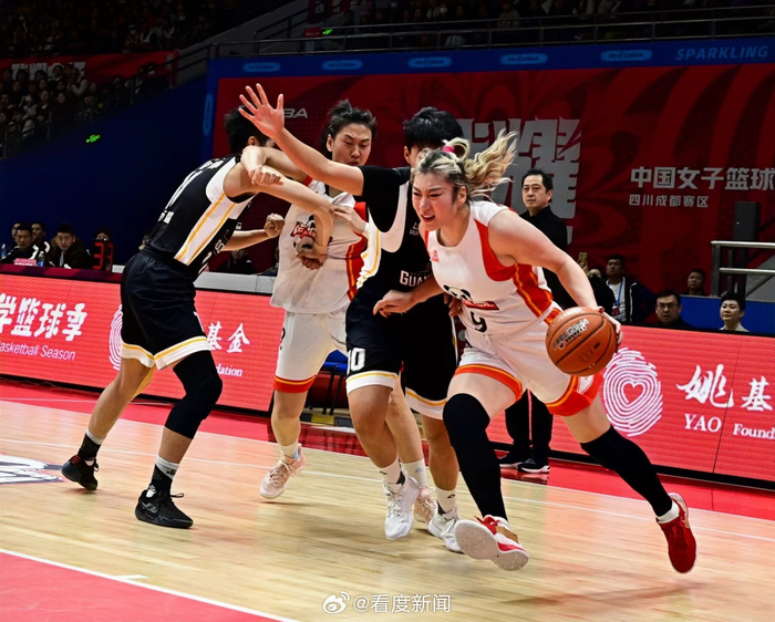 用胜利迎接三八妇女节见证四川女篮时刻