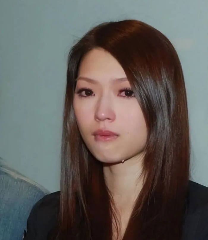 恭喜!官宣订婚,“海后”嫁人,扬言要生个足球队!|陈家乐|陈冠希|周柏豪|连诗雅|求婚_新浪新闻