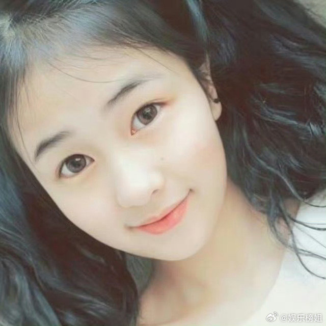 白鹿素人时期也好美清纯可爱的菠萝妹一枚