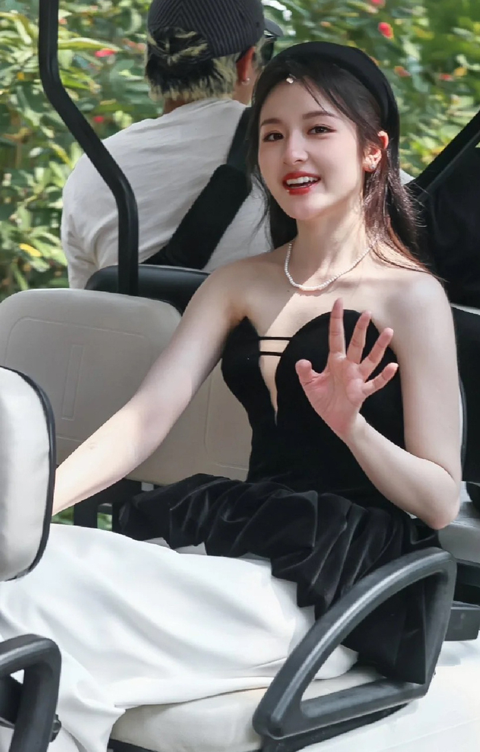 李兰迪瘦了好多啊富家千金即视感好美