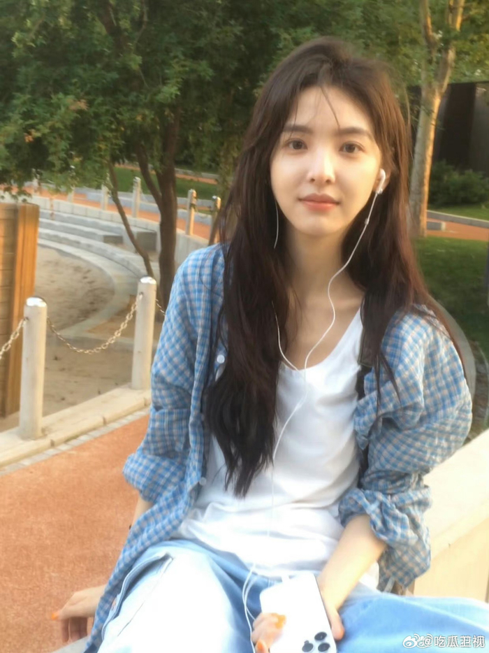 章若楠一出现就代表青春里的女主出现了,真的这张脸就是为疼痛女主