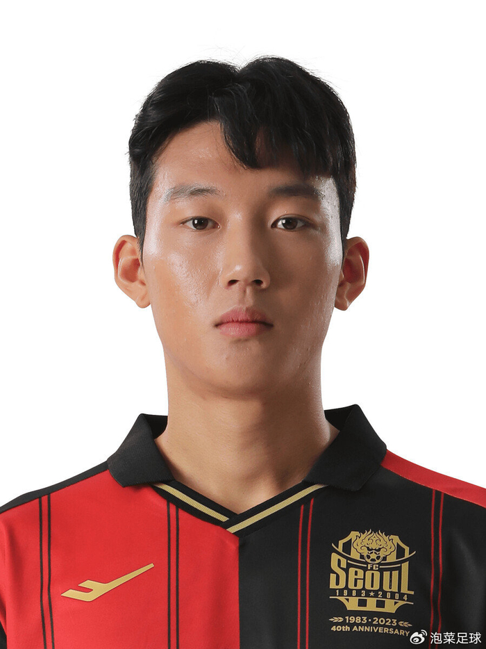 继裴俊浩,黄仁泽之后,又一位年轻人即将正式踏上欧洲舞台,他就是将