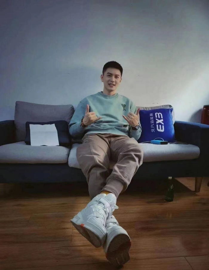 "最帅教练"杨鸣离婚,这会是他最后一次上热搜吗?