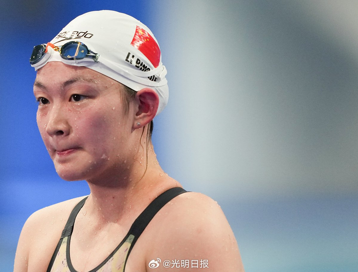 李冰洁800米自由泳夺魁