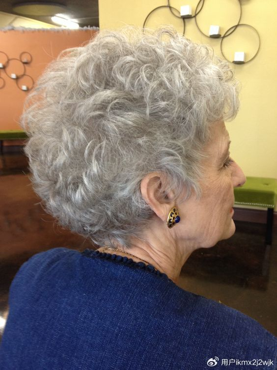 赶快试试这些短发,就算你头发花白也很美|短发|大姐|发型_新浪新闻