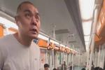 [流言板]尽显沮丧之情！克莱回更衣室途中双手用力撕扯球衣