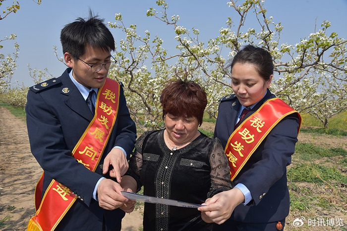 把税惠"大礼包"送到田间地头|大礼包|梨花节|河间市_新浪新闻