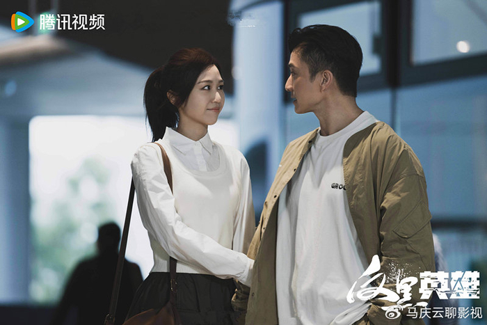 《反黑英雄》首播,警匪对抗,重匪徒方向叙事,有《狂飙》气质|翡翠台|陈山聪|港剧|注水|反派_新浪新闻