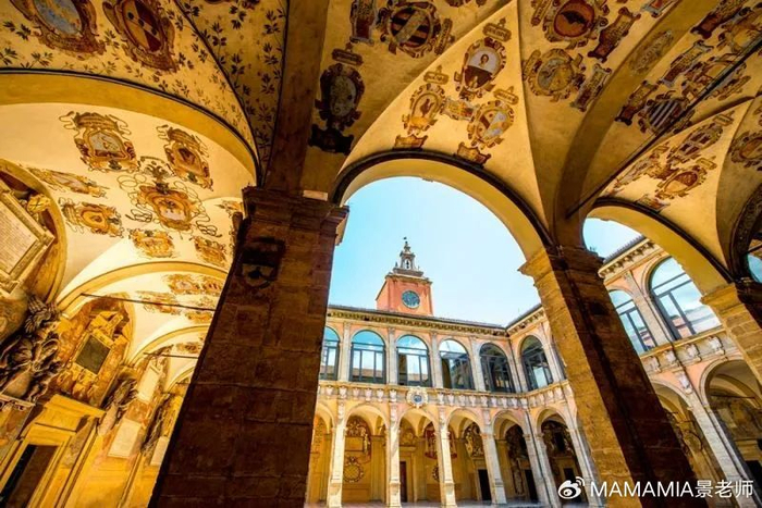 及近代欧洲,博洛尼亚大学始终保持着欧洲文化与学术发展的中心位置,并